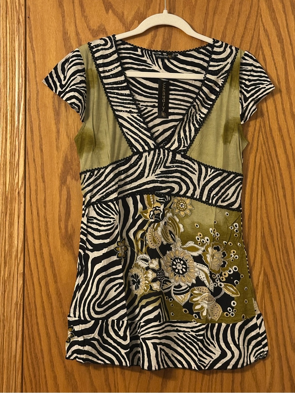 Chaudry Olive Green & Black Zebra-Print V-Neck Mixed Print Top - NWT - Size S